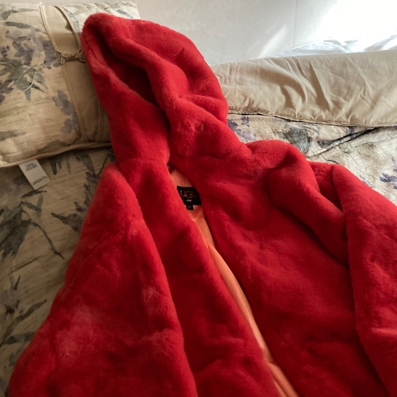 UGG faux fur coat. NWOT - Picture 3 of 6